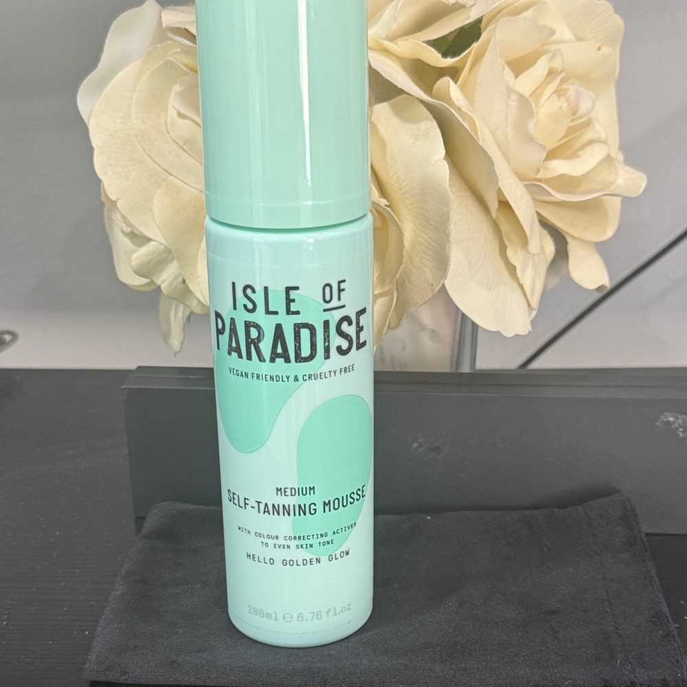 Isle of Paradise Medium Self-Tanning Mousse Golden Glow 200 ml/6.76 fl.oz. vegan